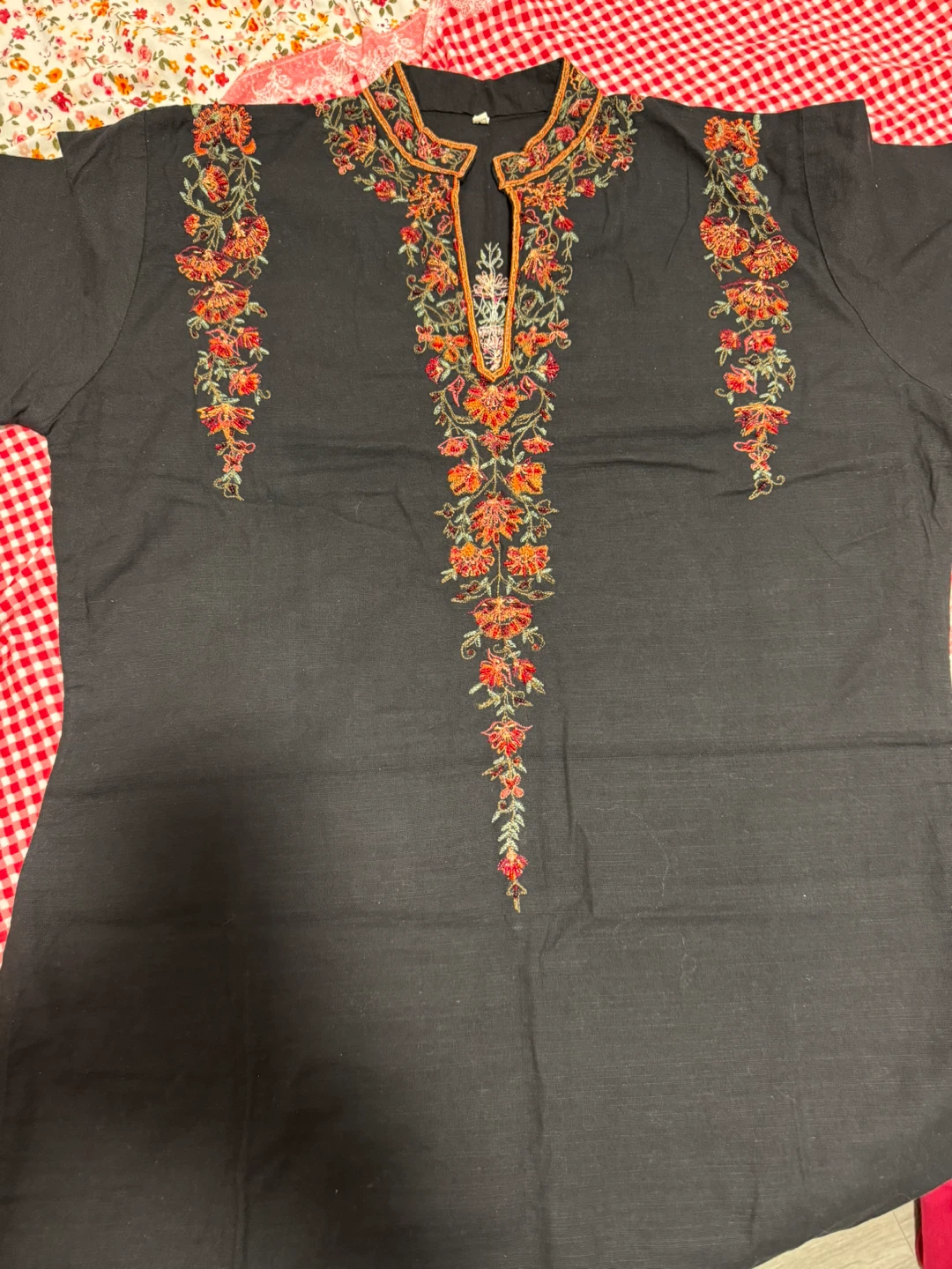 Black Kurti with Floral Embroidery dupatta and pant - photo 2