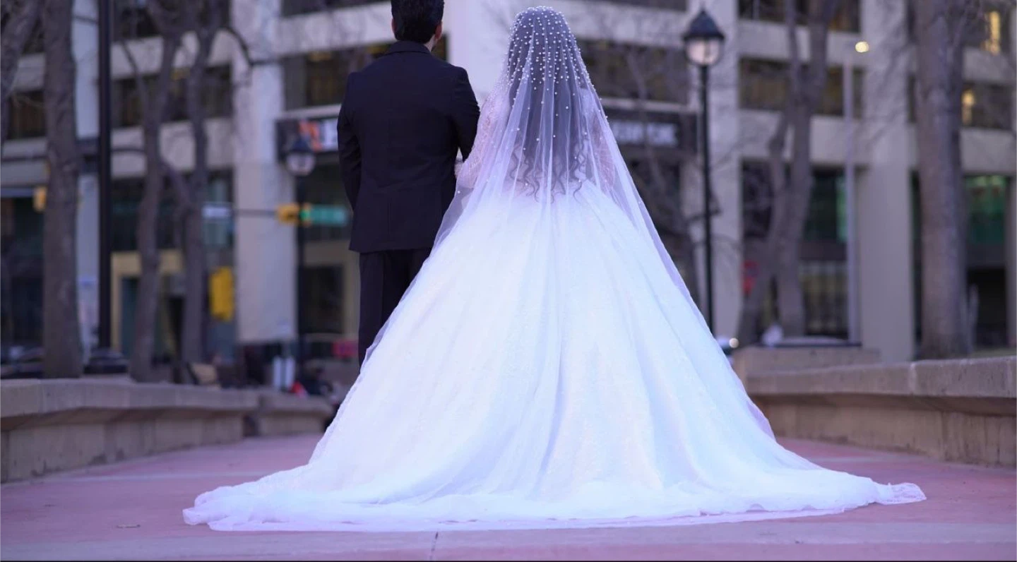 White Wedding Dress with Veil - photo 3
