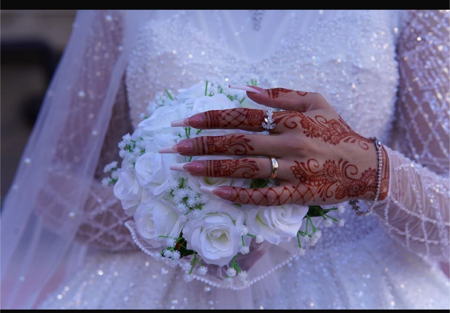 White Wedding Dress with Veil - photo 2