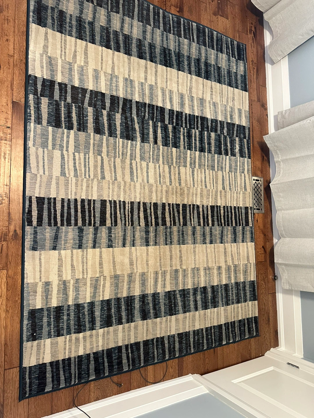 Area Rug with Striped Pattern, carpet
