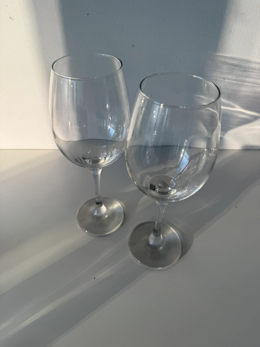 Set of 2 Clear Wine Glasses - photo 2