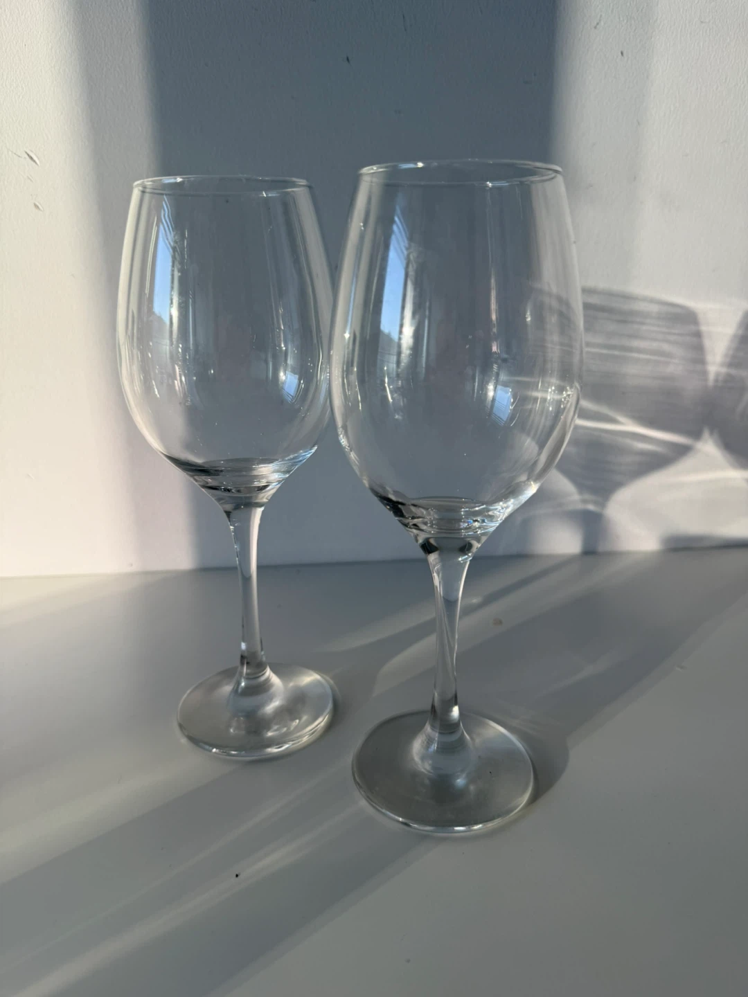 Set of 2 Clear Wine Glasses