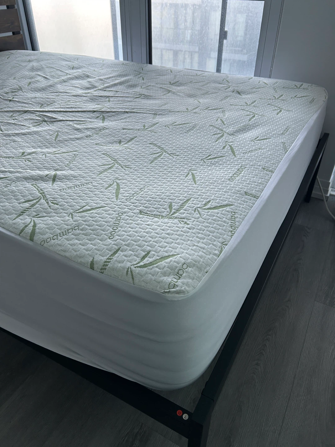 Queen size Bamboo Mattress Protector - photo 2