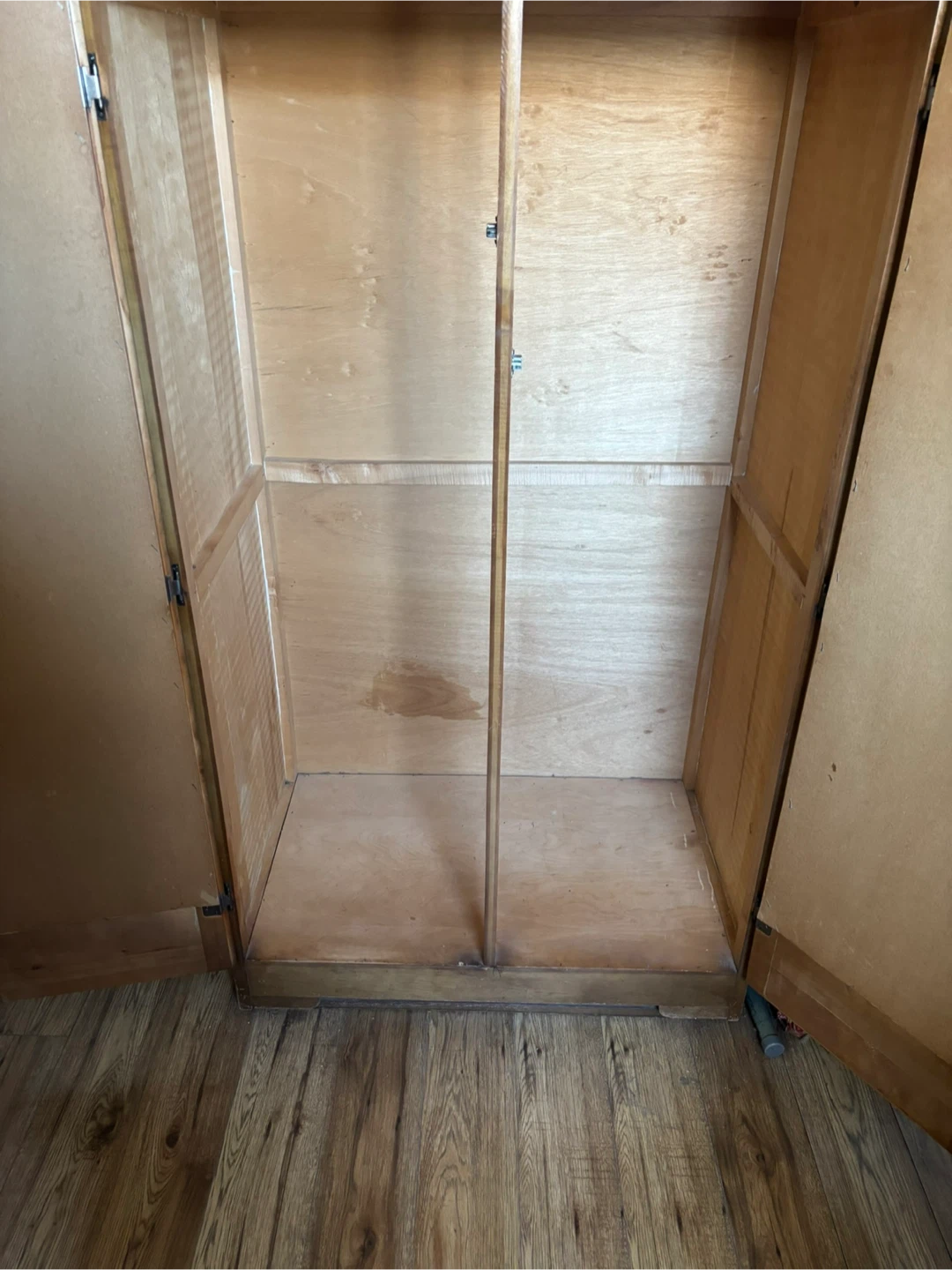 Wooden Wardrobe with Mirrored Doors - photo 2