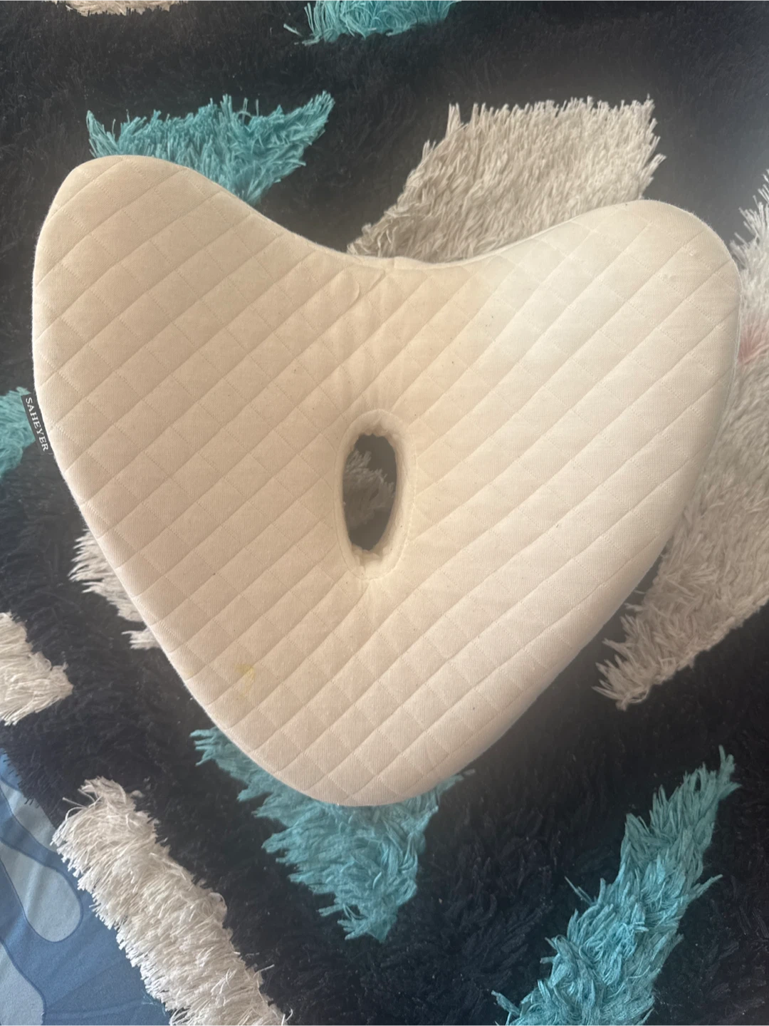 SAHEYER White Quilted Knee Pillow