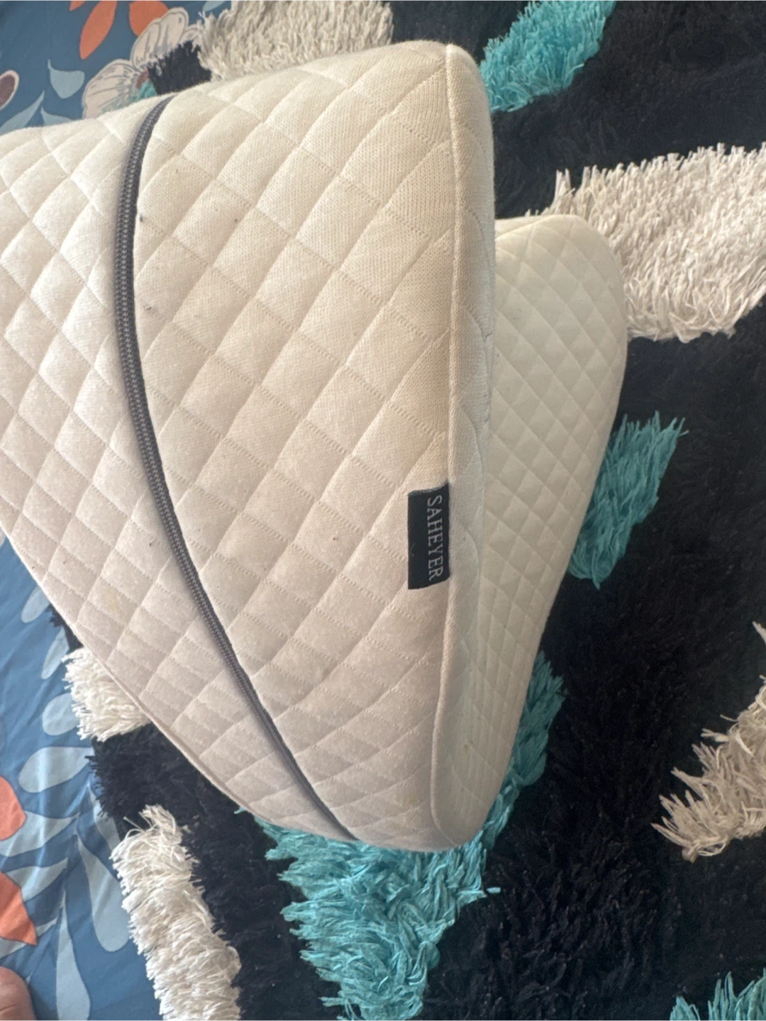 SAHEYER White Quilted Knee Pillow - photo 2