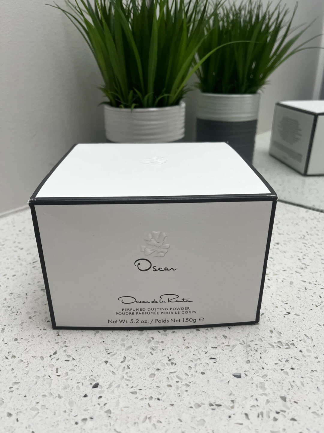 NEW, Oscar de la Renta Perfumed Dusting Powder - photo 2