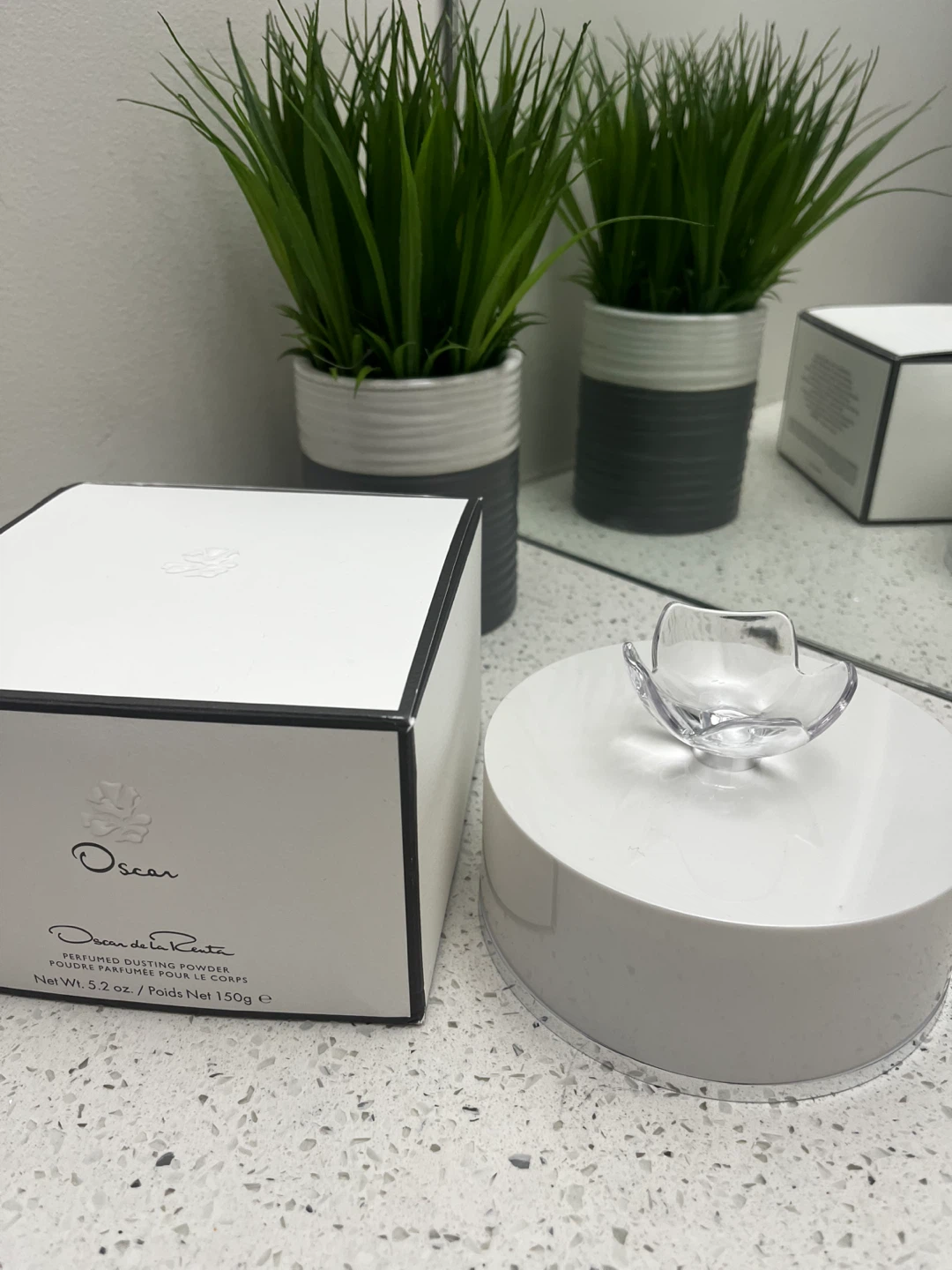 NEW, Oscar de la Renta Perfumed Dusting Powder