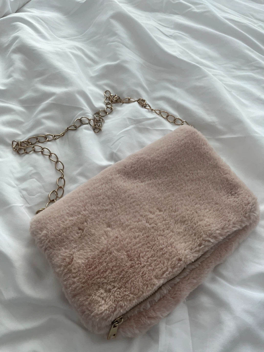 Pink Faux Fur Clutch with Gold Chain Strap - photo 3