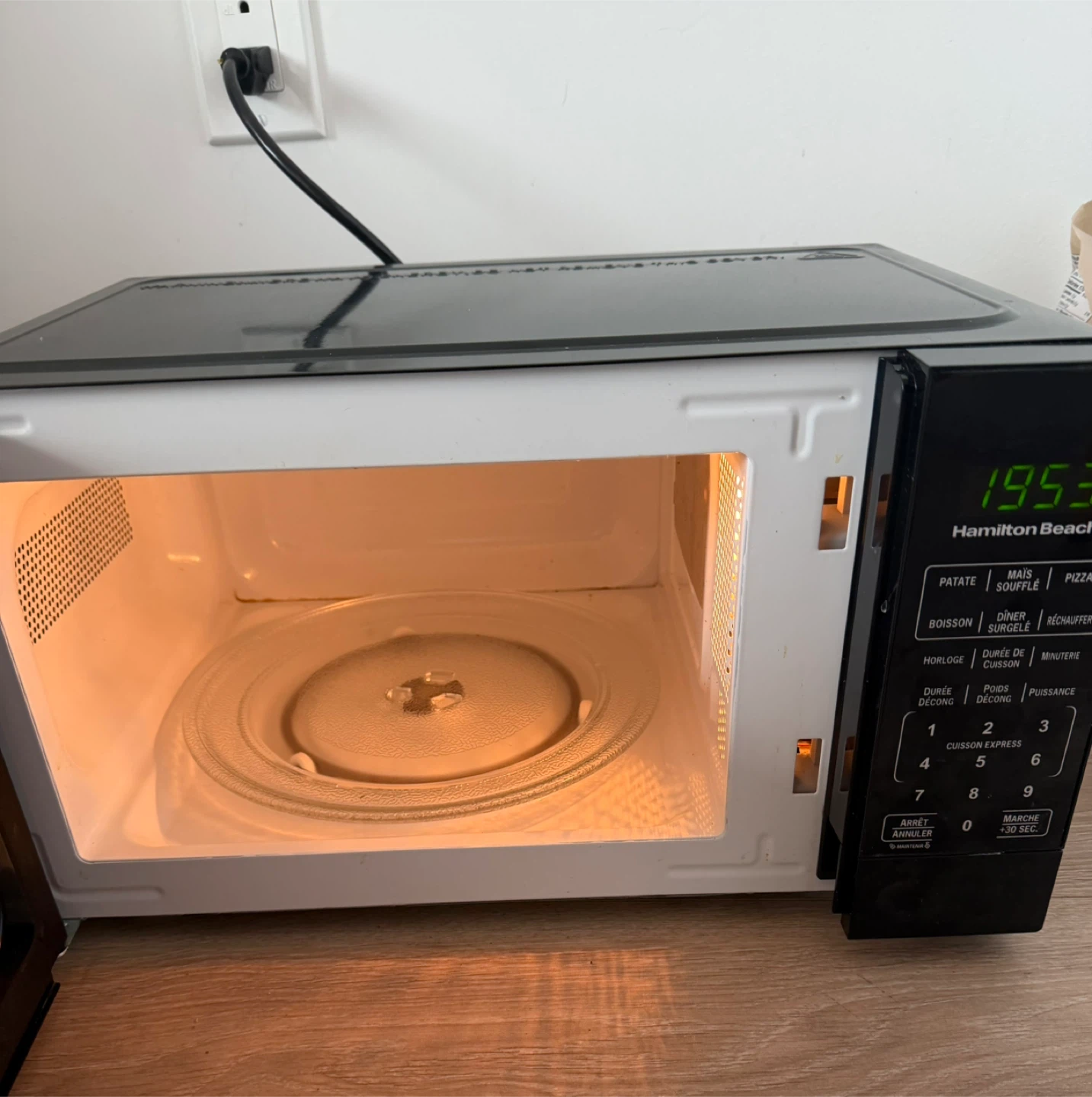 Hamilton Beach Microwave - photo 2