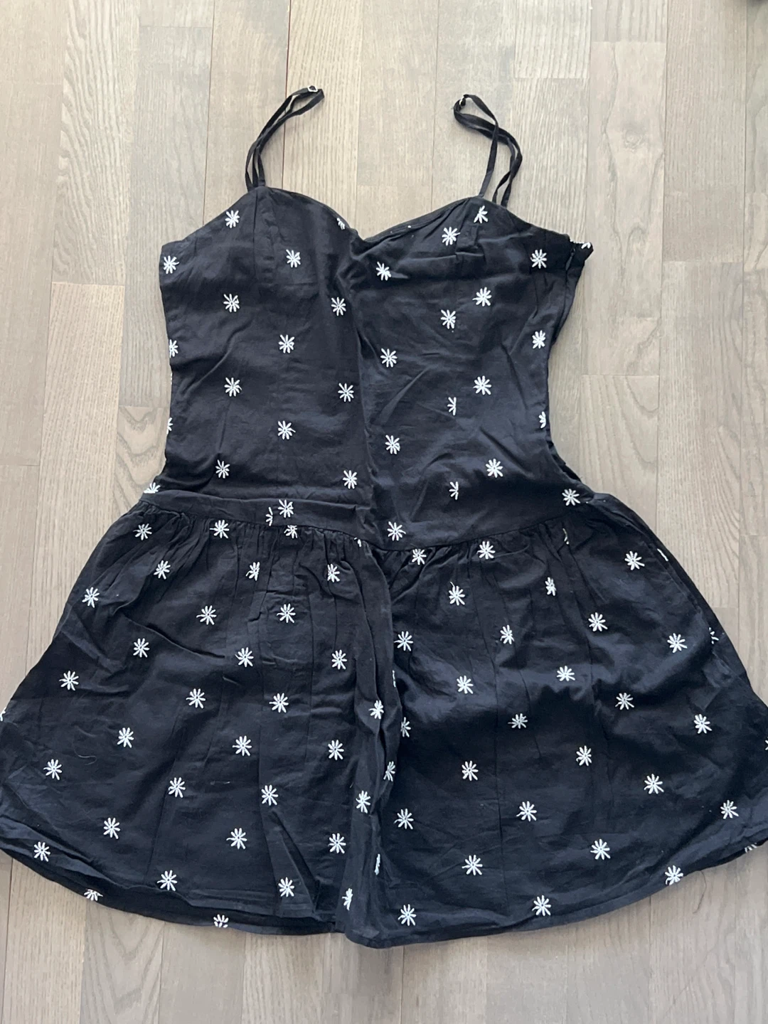 🧡Zara Black Daisy Print Dress - Medium