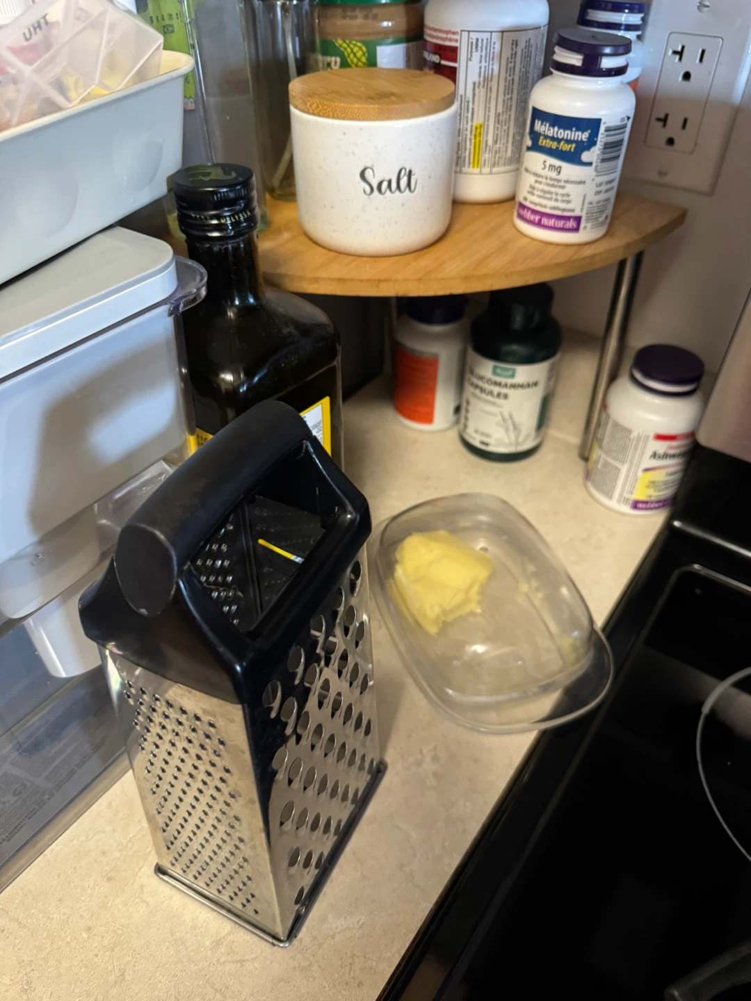 various kitchen and household utensils - photo 3