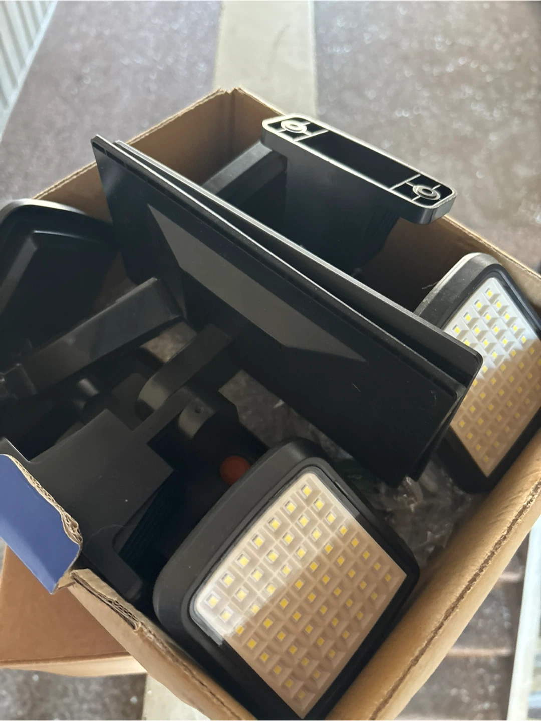Solar outdoor lights