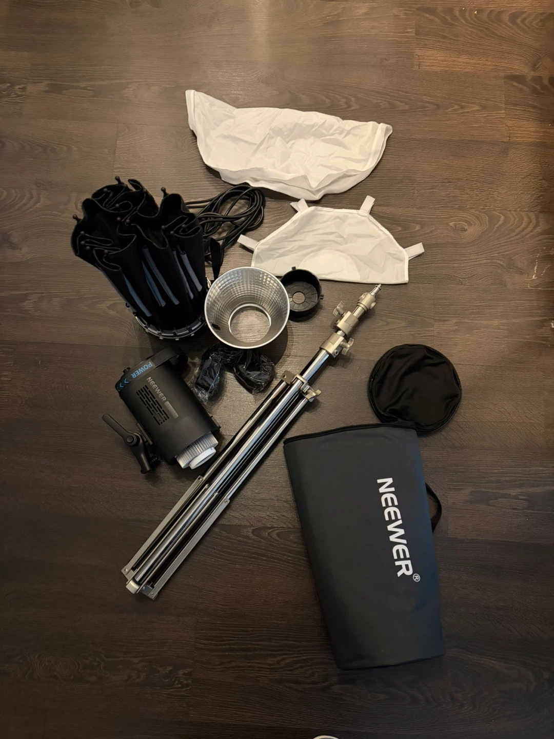 Neewer CB60 RGB Light Stand and Softbox Kit - photo 5