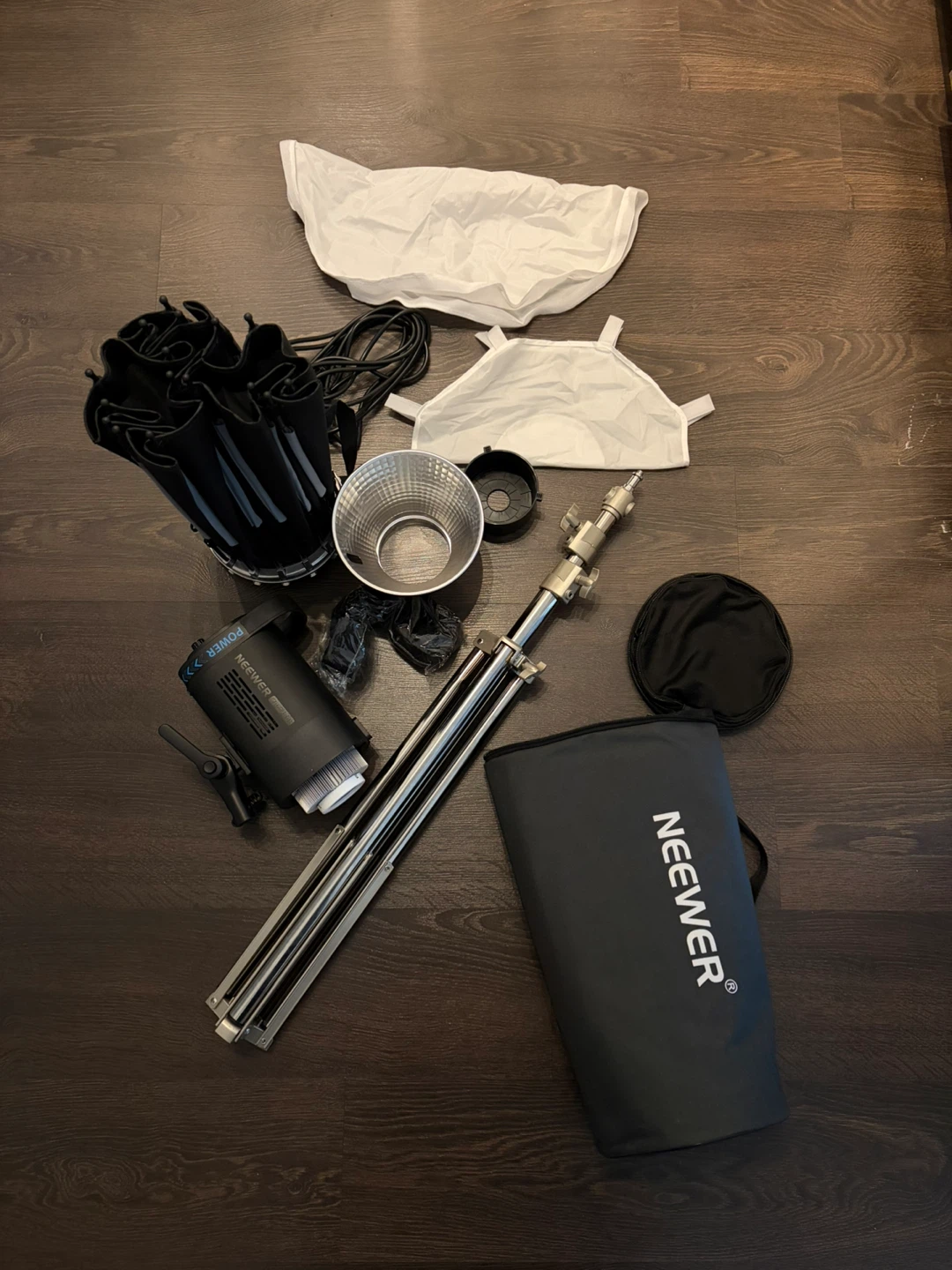 Neewer CB60 RGB Light Stand and Softbox Kit - photo 2