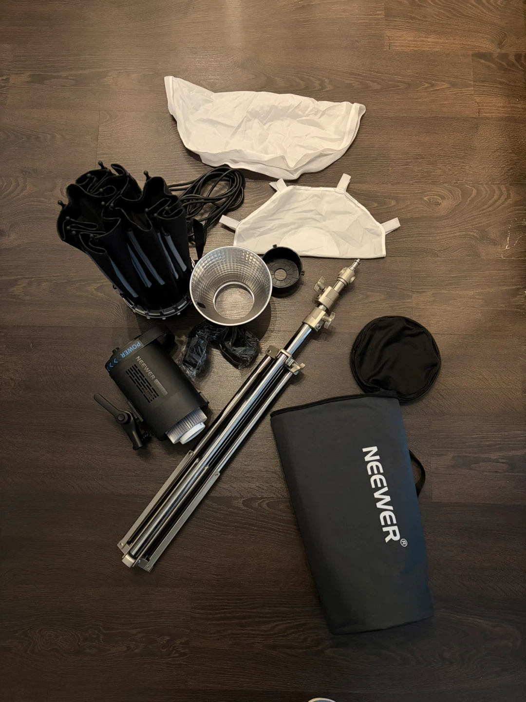 Neewer CB60 RGB Light Stand and Softbox Kit - photo 4