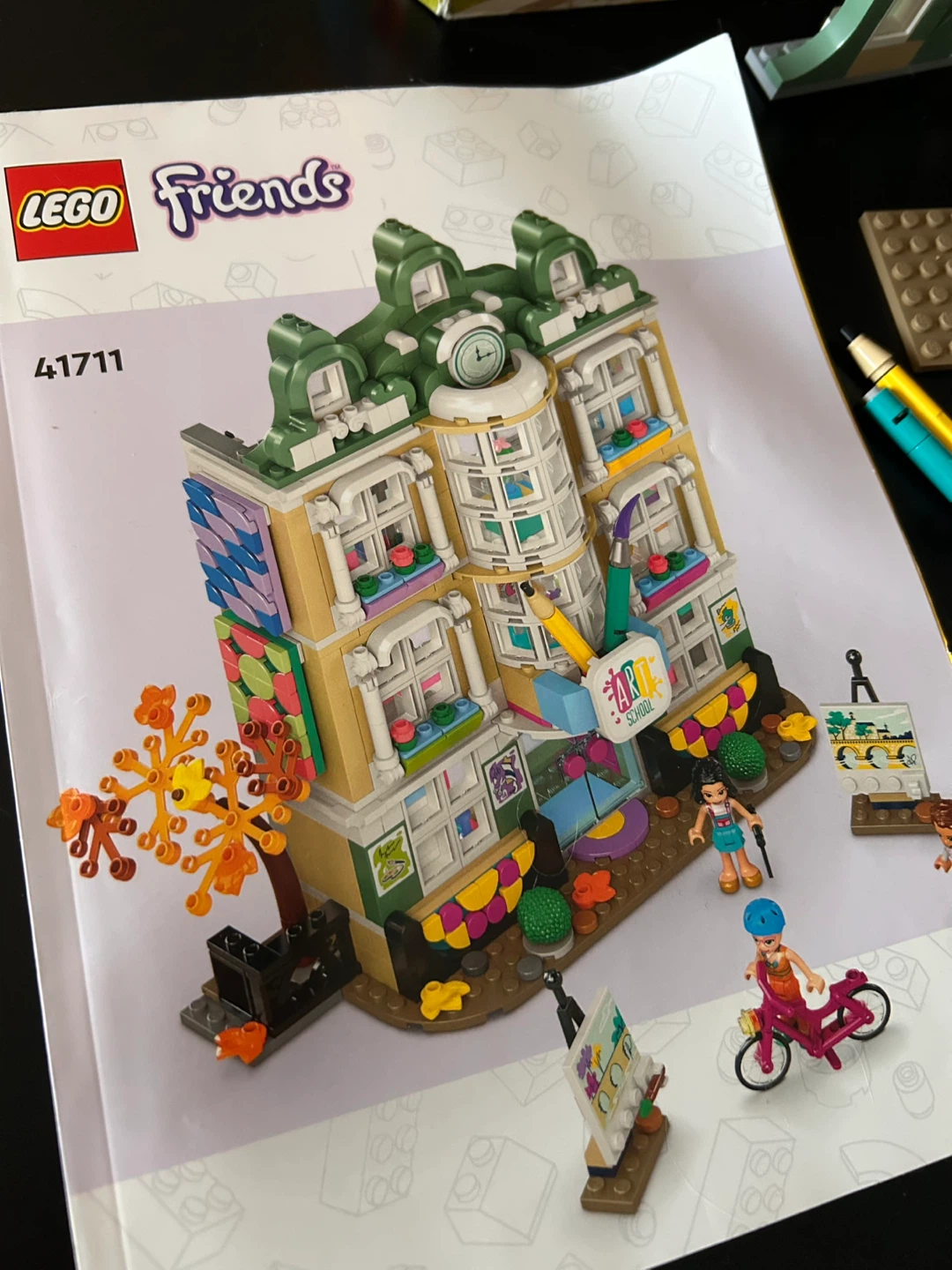 LEGO Friends 41711 Emma’s Art School (844 Pieces) - photo 3