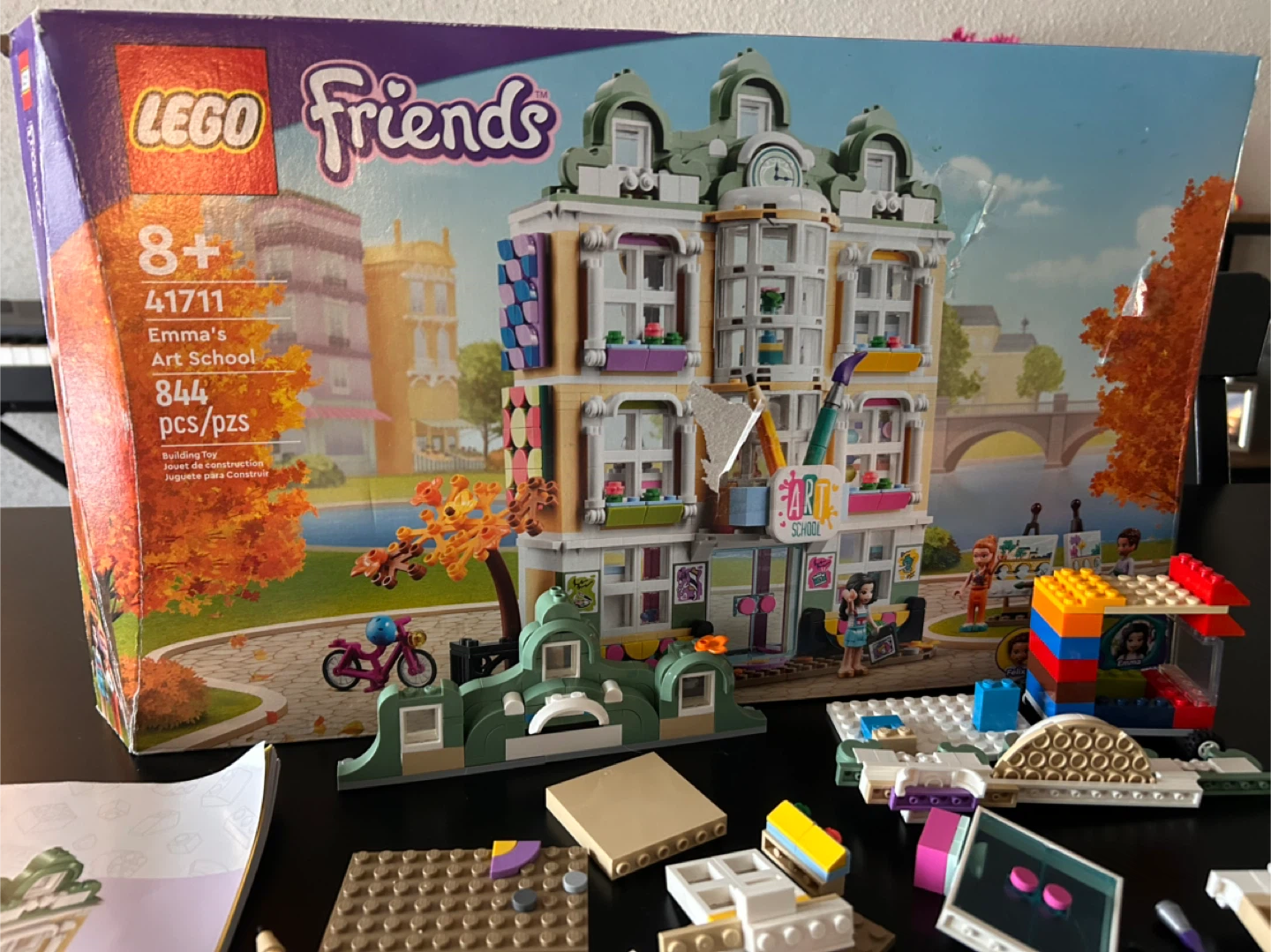 LEGO Friends 41711 Emma’s Art School (844 Pieces)