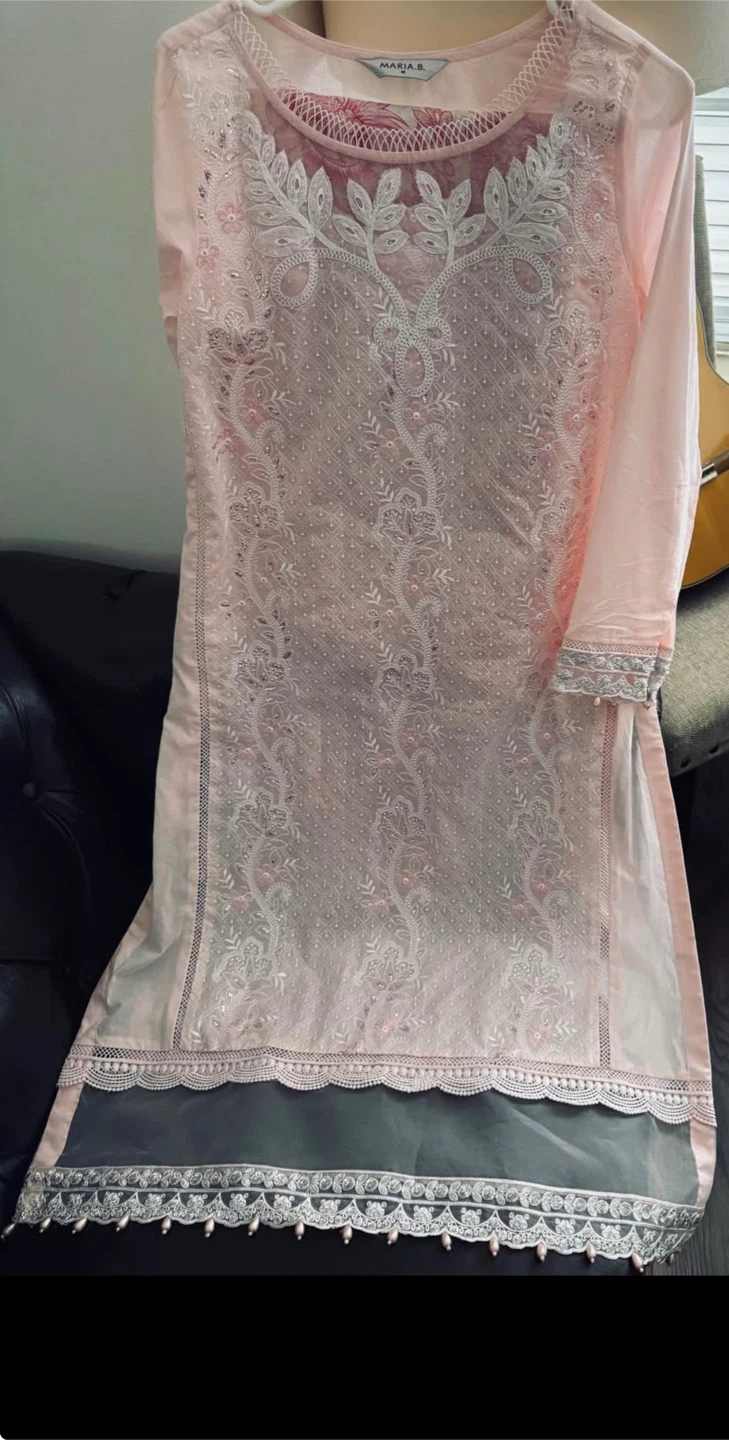 Maria B. Embroidered Pink 3-Piece Suit 🧡 - photo 3