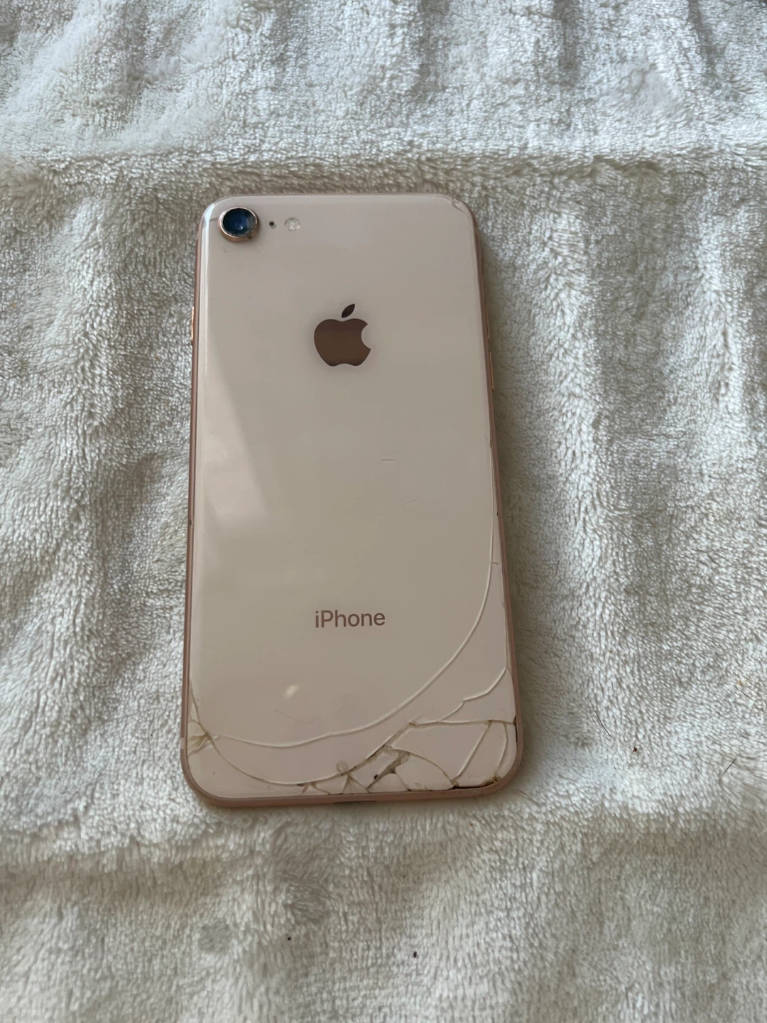 iPhone 8 Rose Gold (Cracked Screen)
