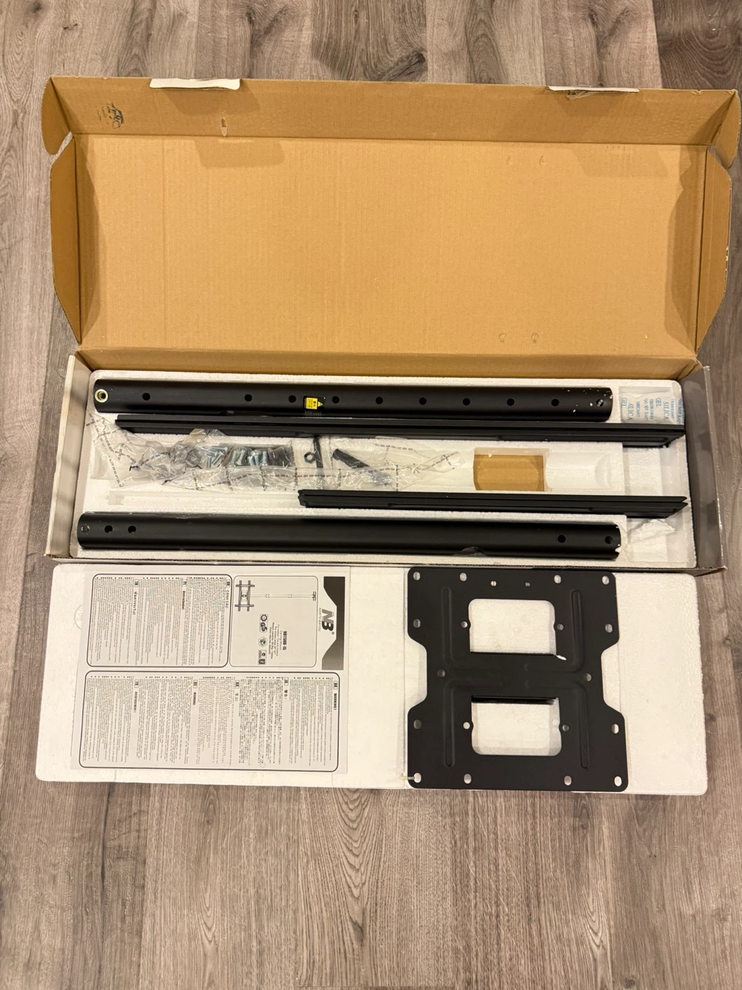 BNIB NB NBT560-15 Flat Panel Ceiling Mount for 32"-57" TVs - photo 5