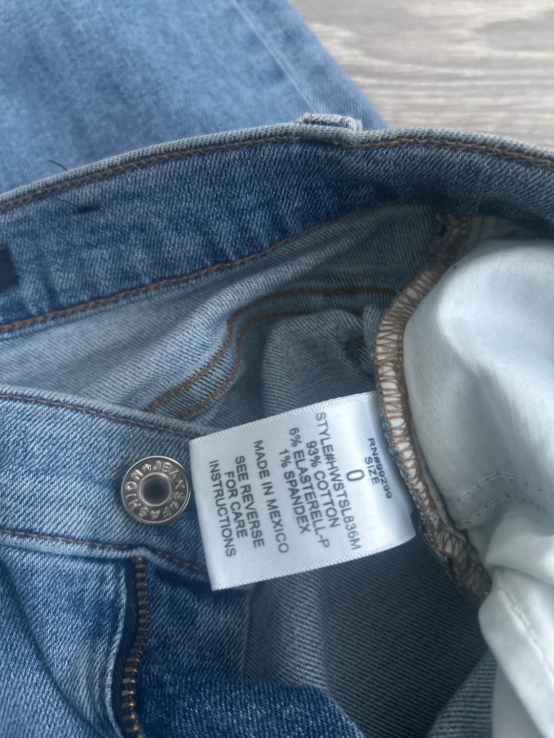 Fashion Nova Light Wash Flare Jeans Size 0 - photo 3