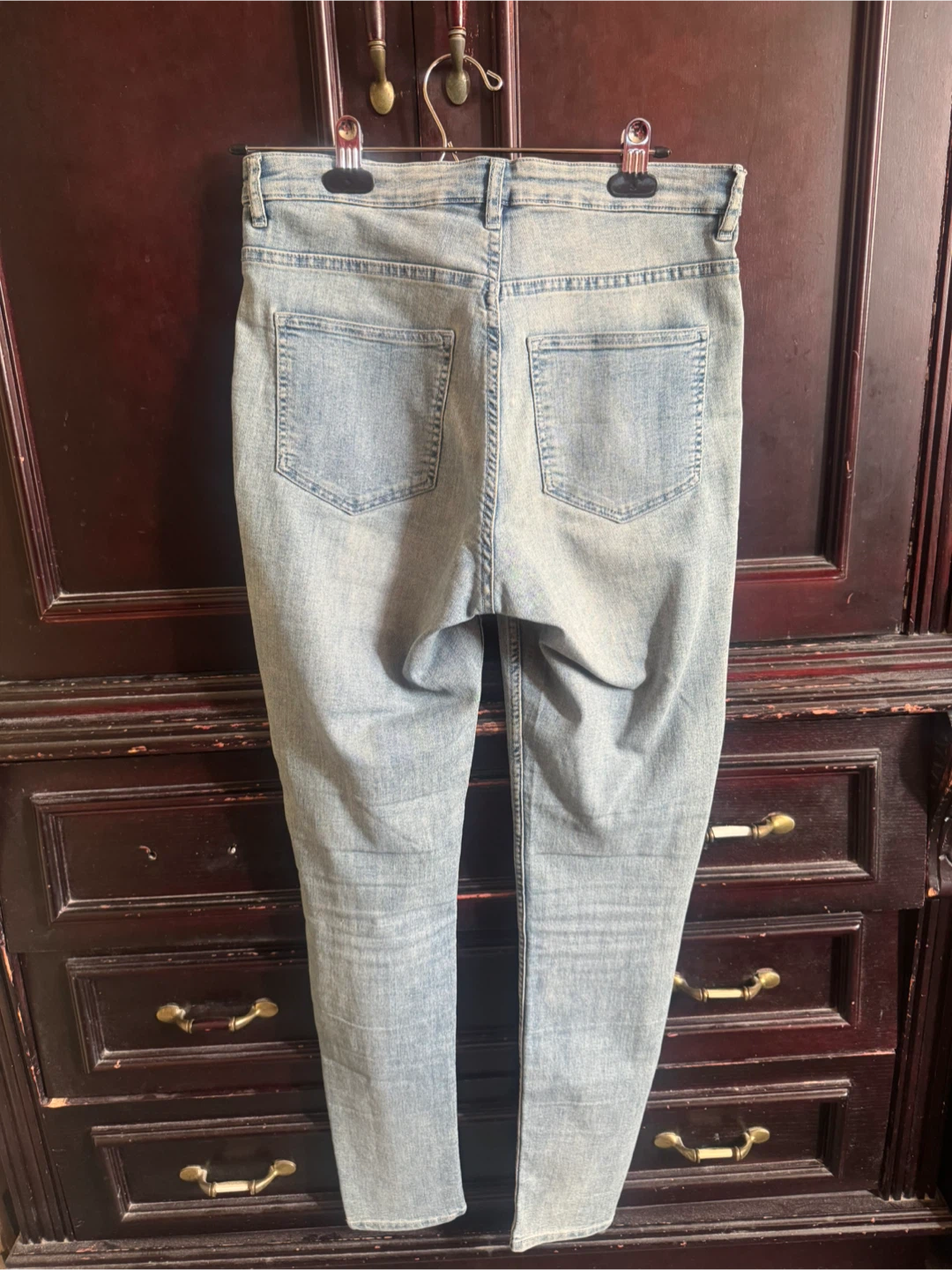 H&M high waisted light wash jeans - photo 2
