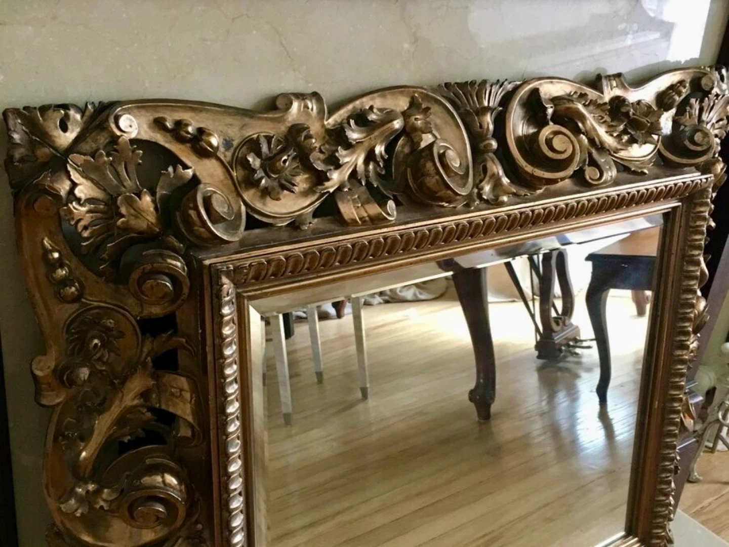 ⭐️Large wood Florentine scroll & acanthus framed antique mirror - photo 2