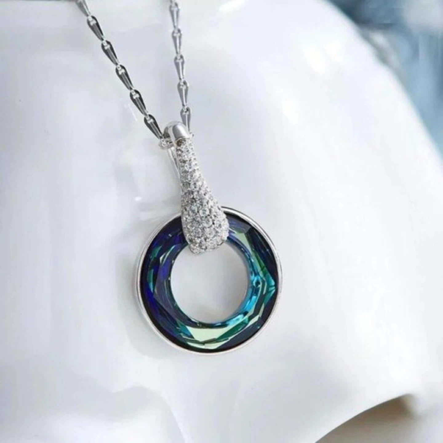 S925 Sterling Silver Blue Crystal Round Pendant Necklace