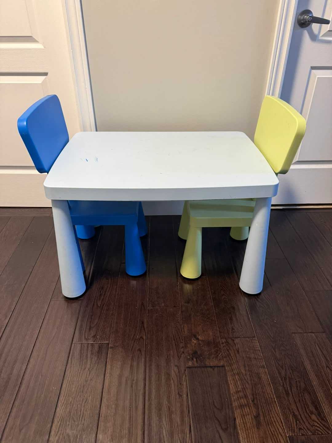 Kids Table and 2 Chairs Set - photo 2