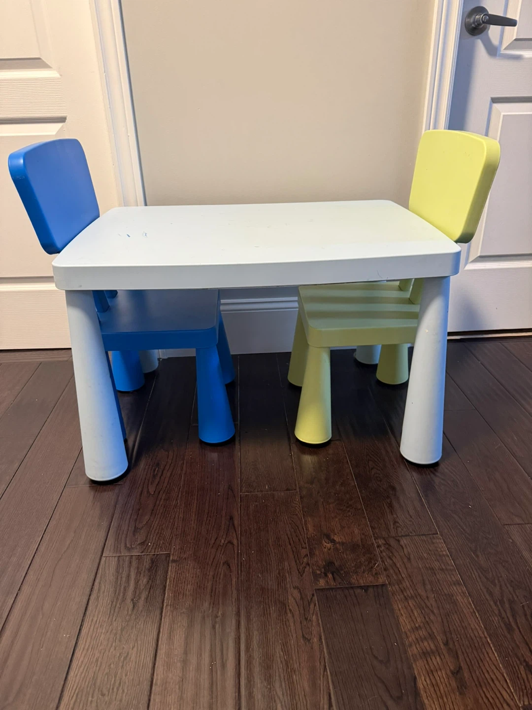 Kids Table and 2 Chairs Set