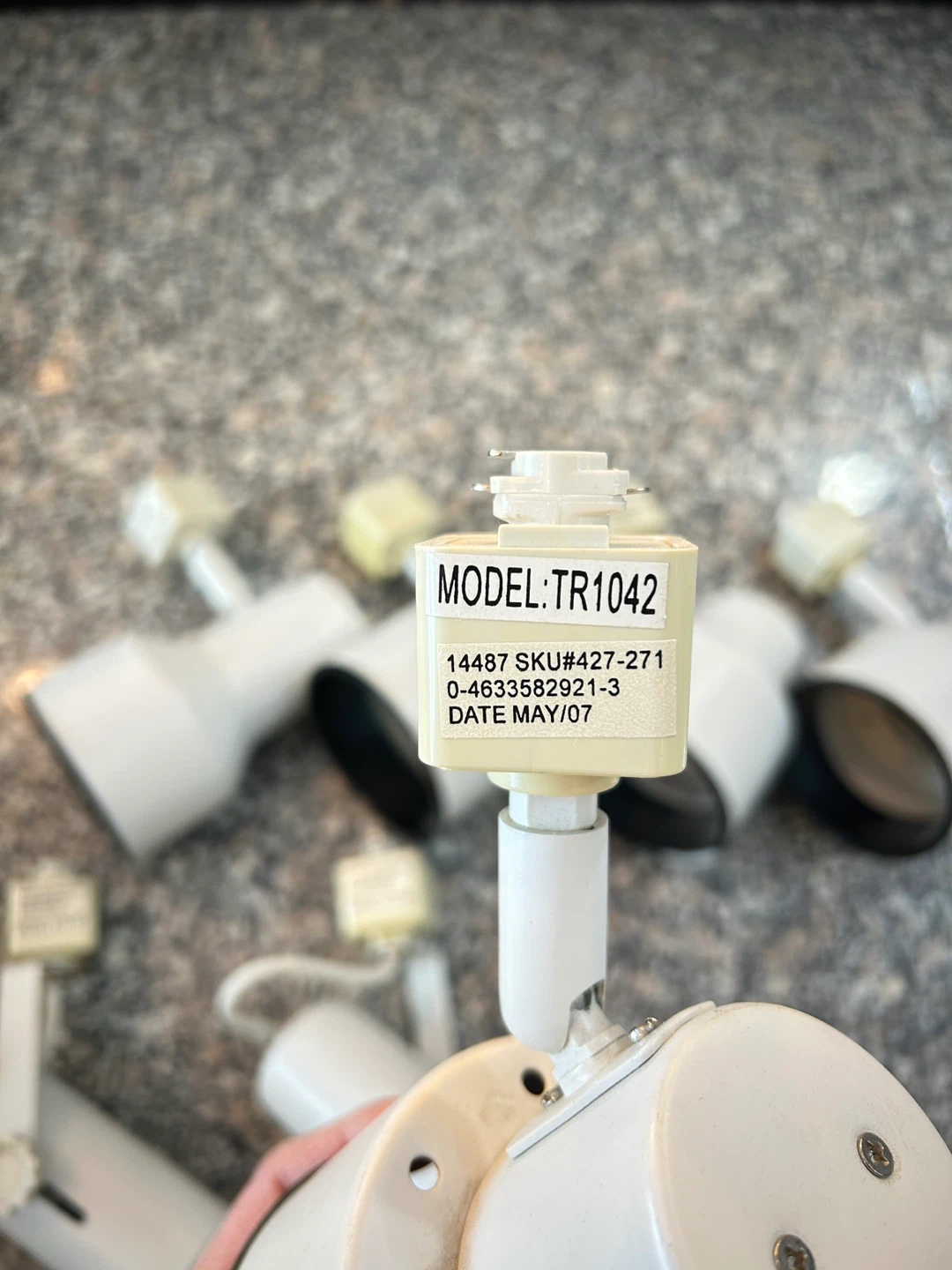 6 White Track Lighting Heads - photo 3