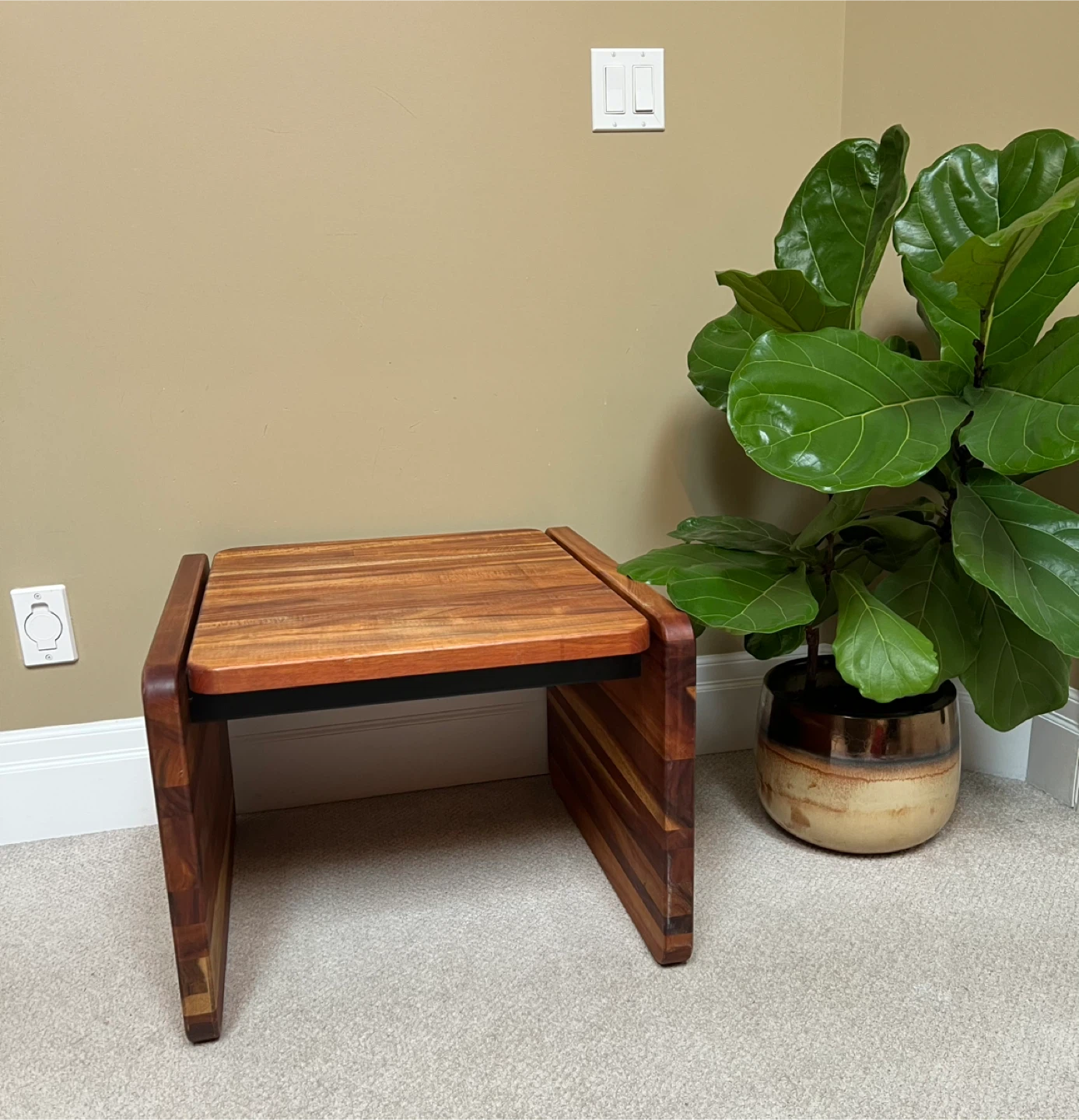 Solid Wood Side/End Table/Stand - photo 5