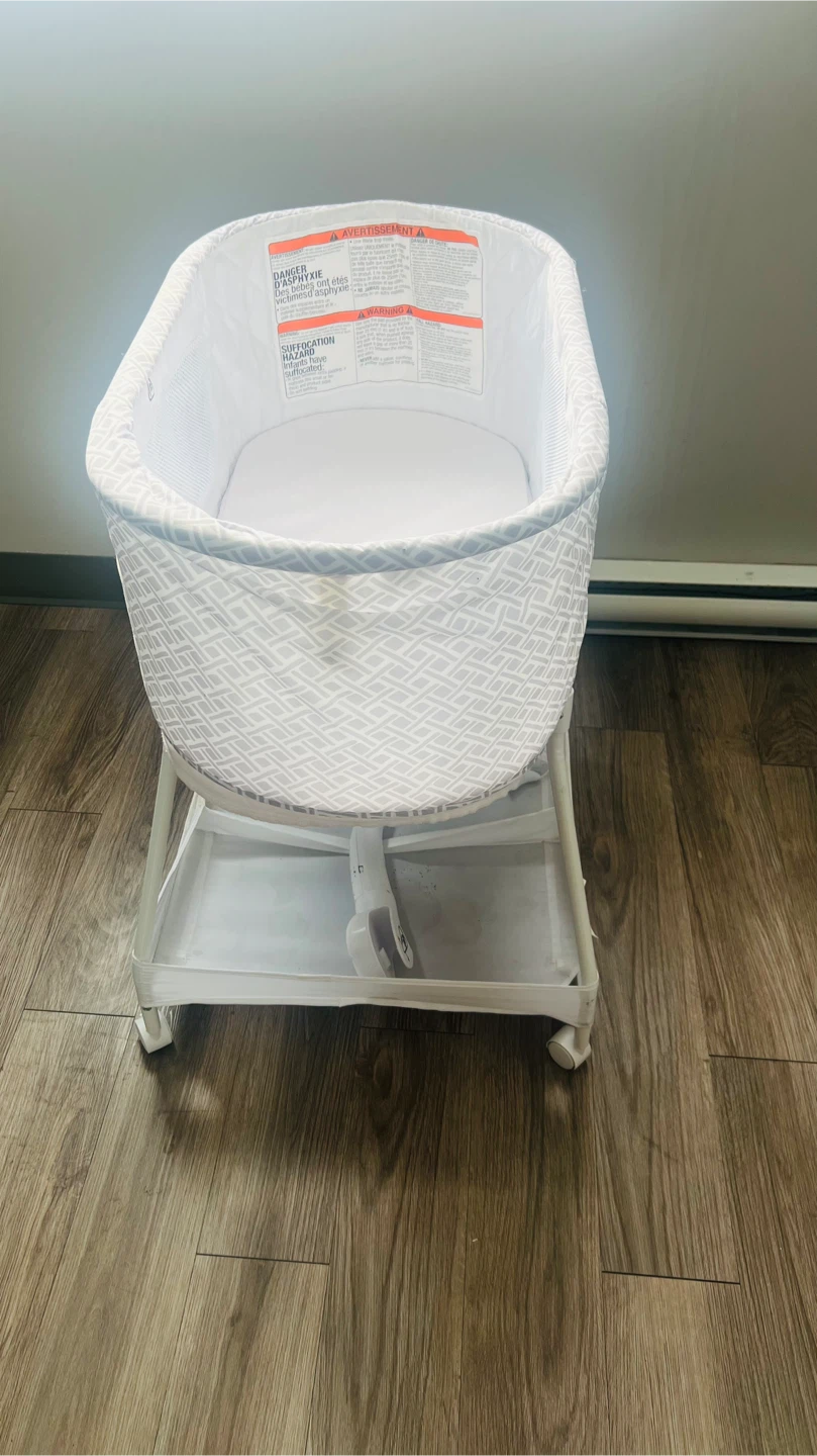 Delta Children Bassinet - photo 3