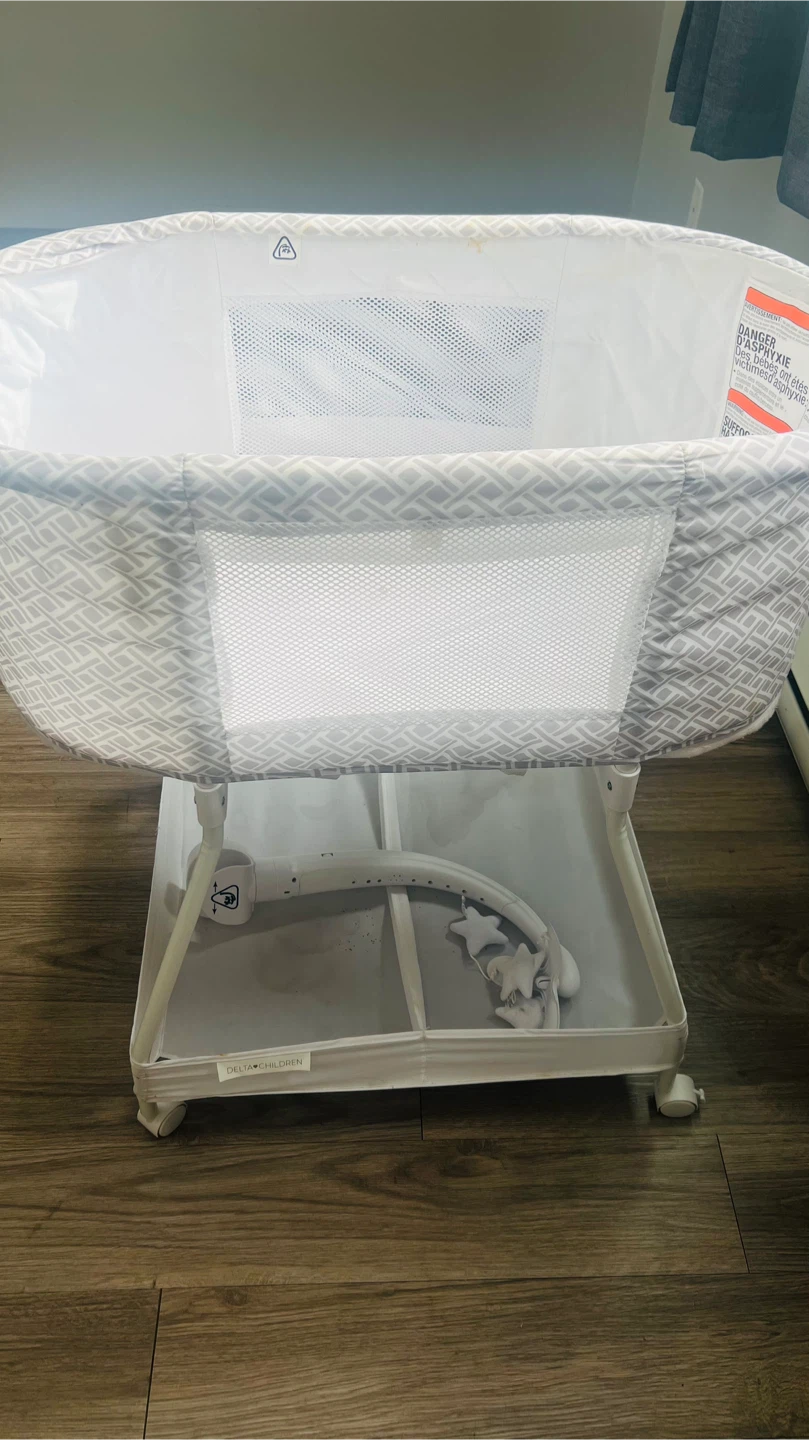 Delta Children Bassinet - photo 2
