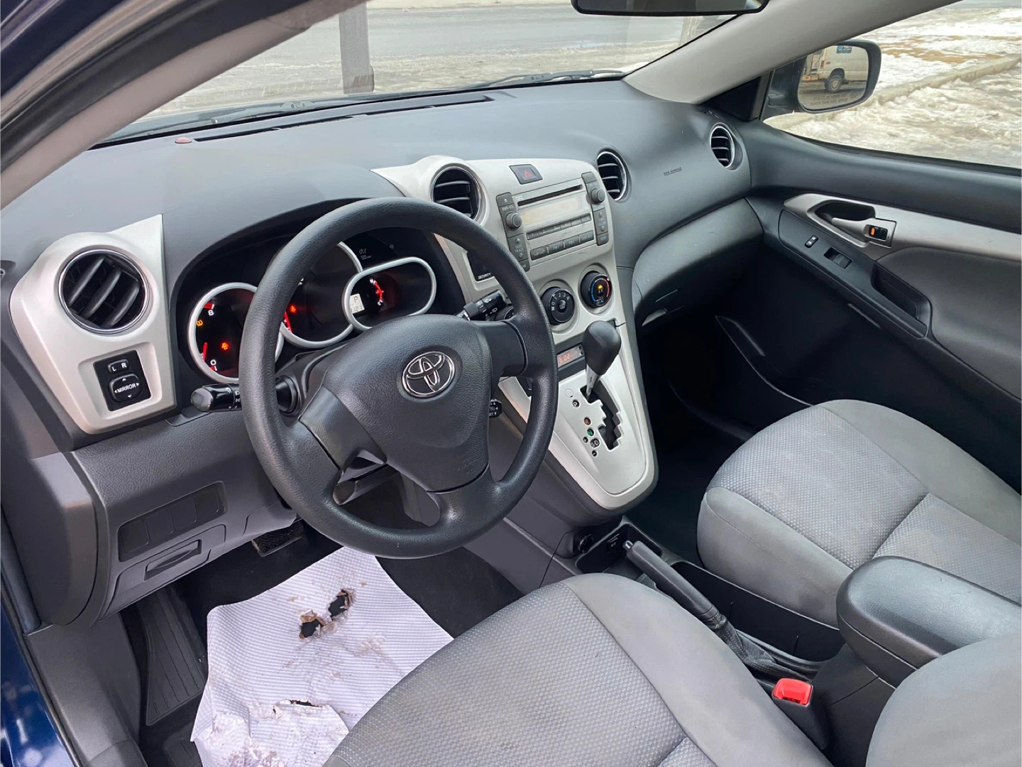Selling 2009 Toyota Corolla Matrix - photo 4
