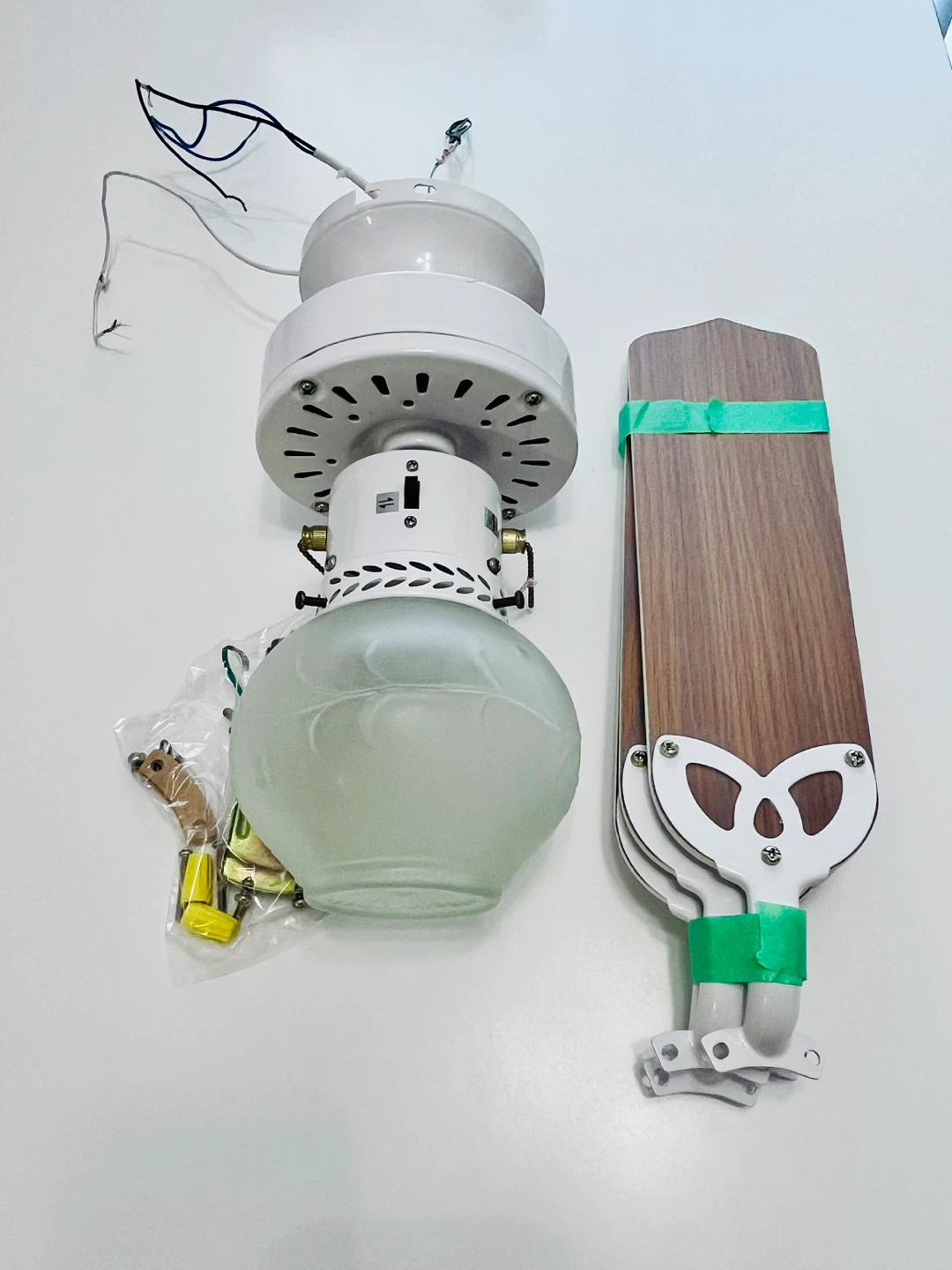 36” Ceiling Fan with Light – White or Wood Tone Blades - photo 2