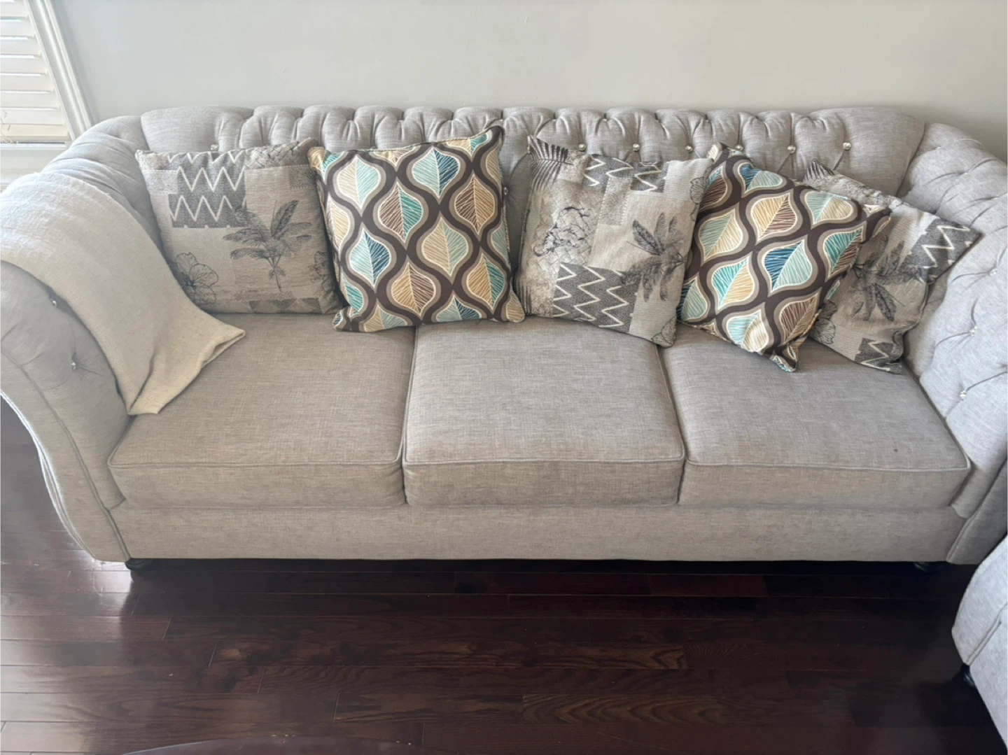 Chesterfield Loveseat Sofa with Decorative Pillows