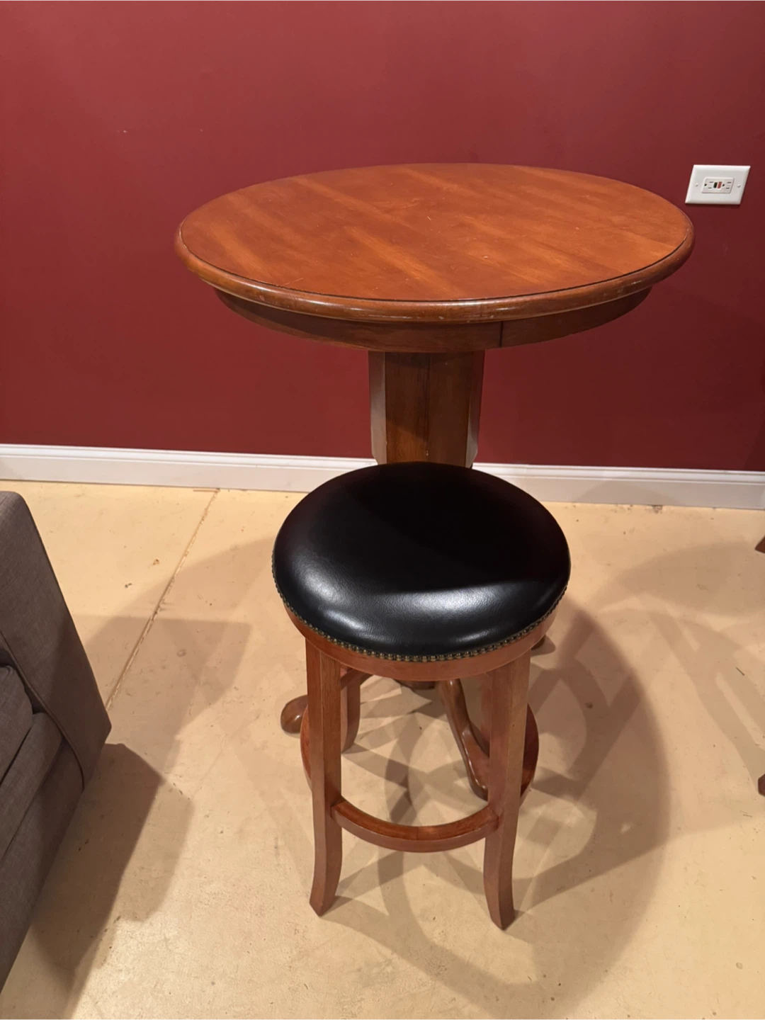 Set of 6 Bar Stools and Round Pub Table