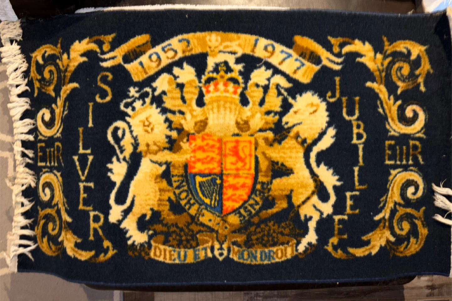 1952-1977 Silver Jubilee Commemorative Rug