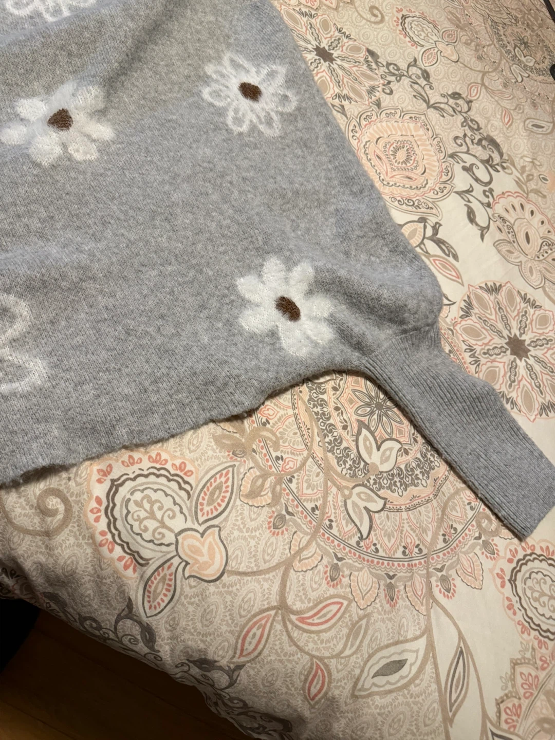 Women Grey Sweater with Daisy Embroidery. Priced to clear! - photo 5