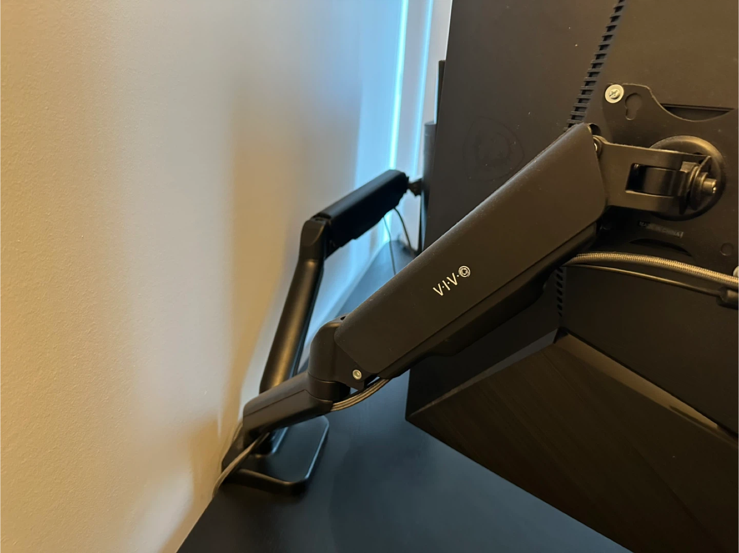2K 27" 170Hz Gaming Monitor + Free 1080p & Arm - photo 4
