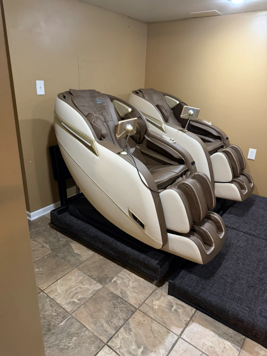 Massage Chairs - photo 4