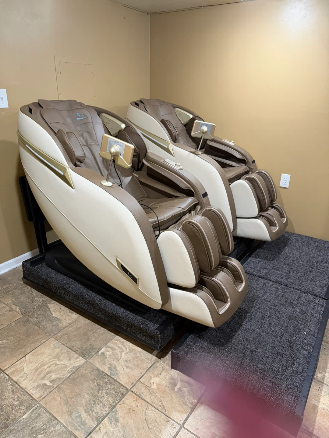 Massage Chairs - photo 5