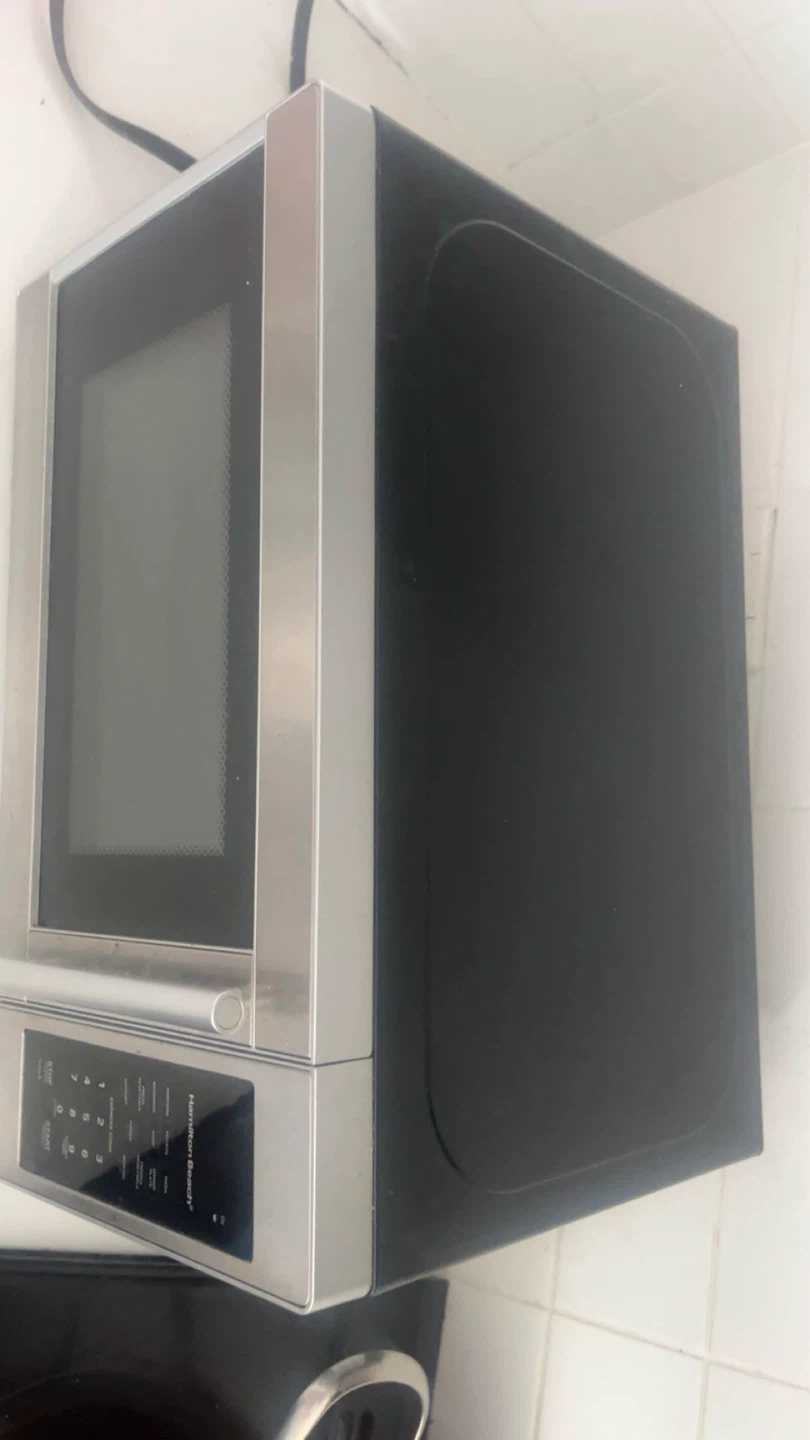 Hamilton Beach Microwave Oven - photo 3