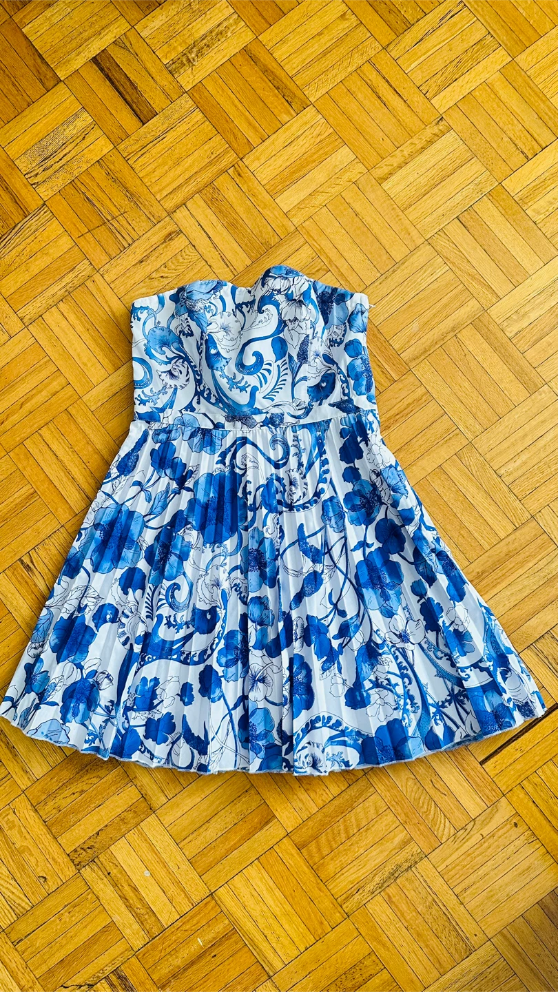 🧡 Strapless Blue Floral Pleated Dress