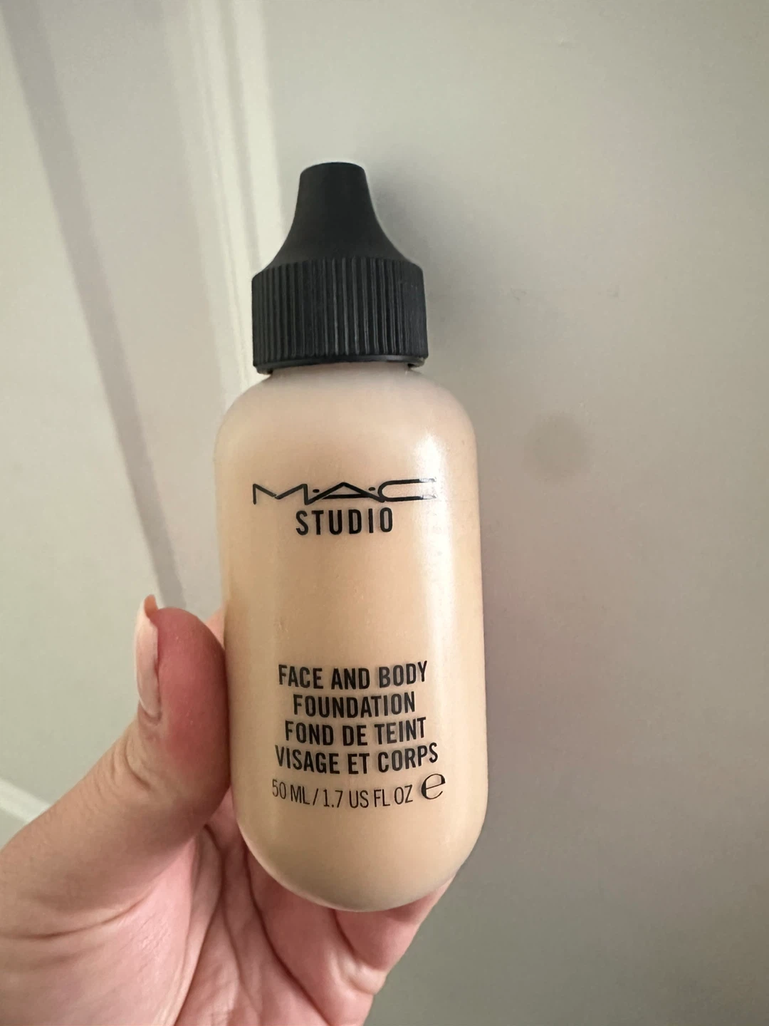 MAC Studio Face and Body Foundation 50ml