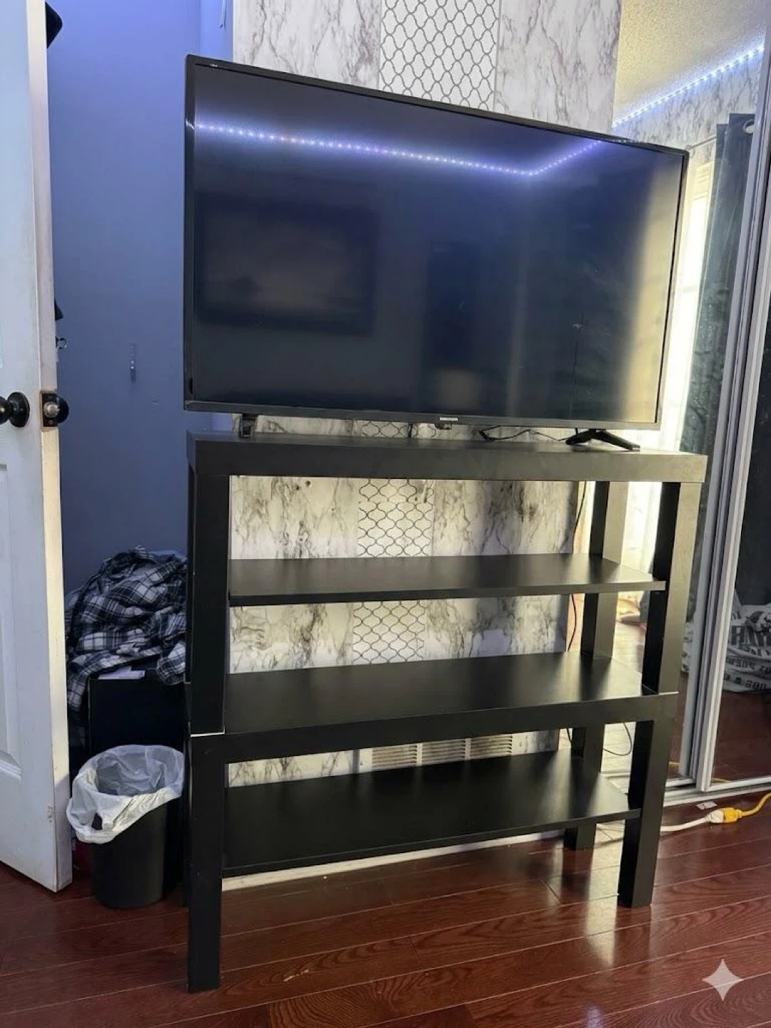 Skyworth 40" Smart TV with Stand - photo 2