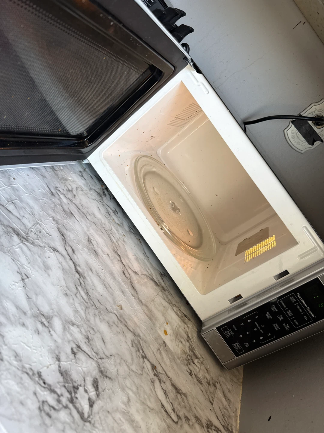 Hamilton Beach Microwave Oven - photo 2