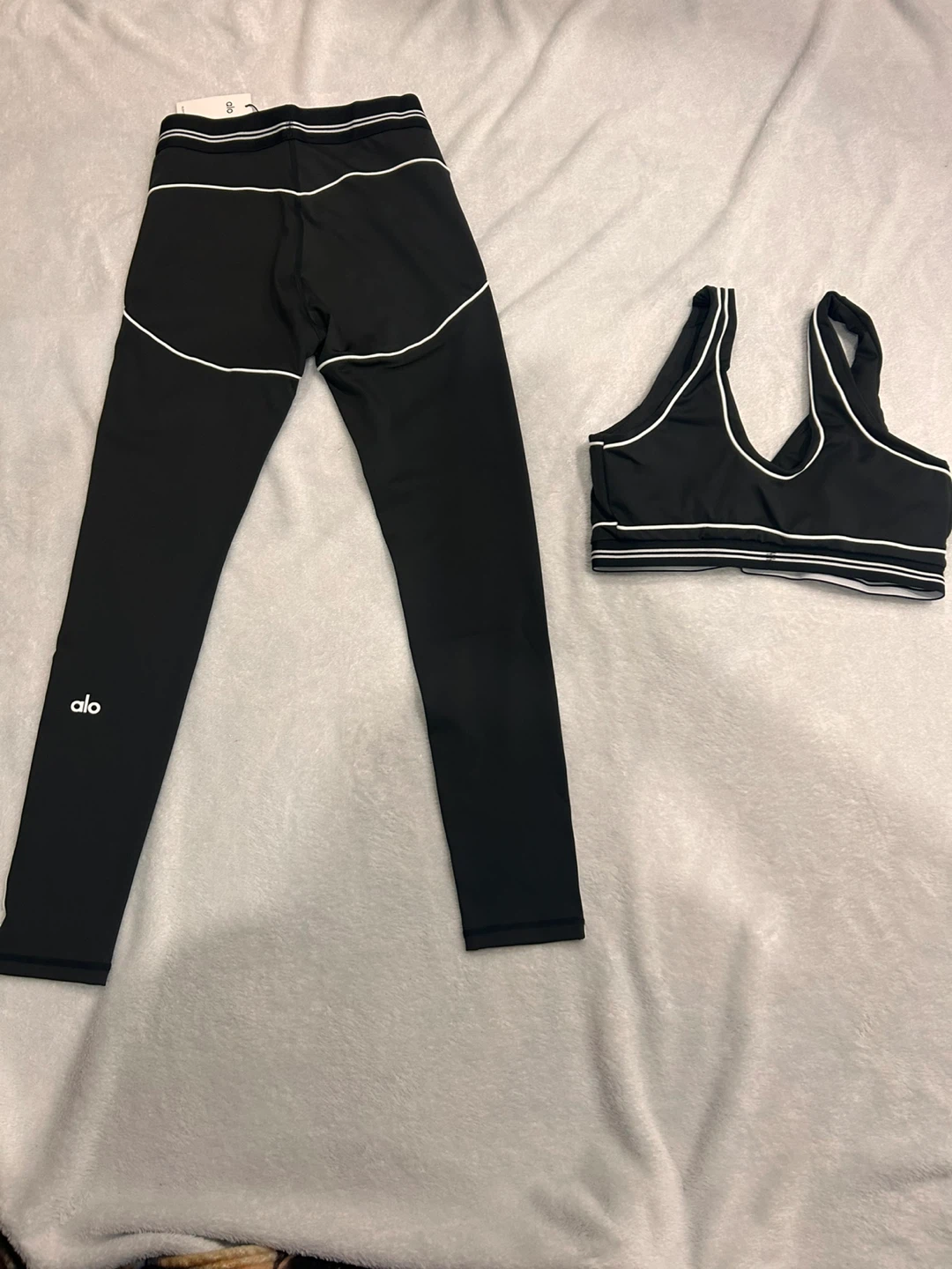Alo Yoga Set - Black/White - Size M - photo 2